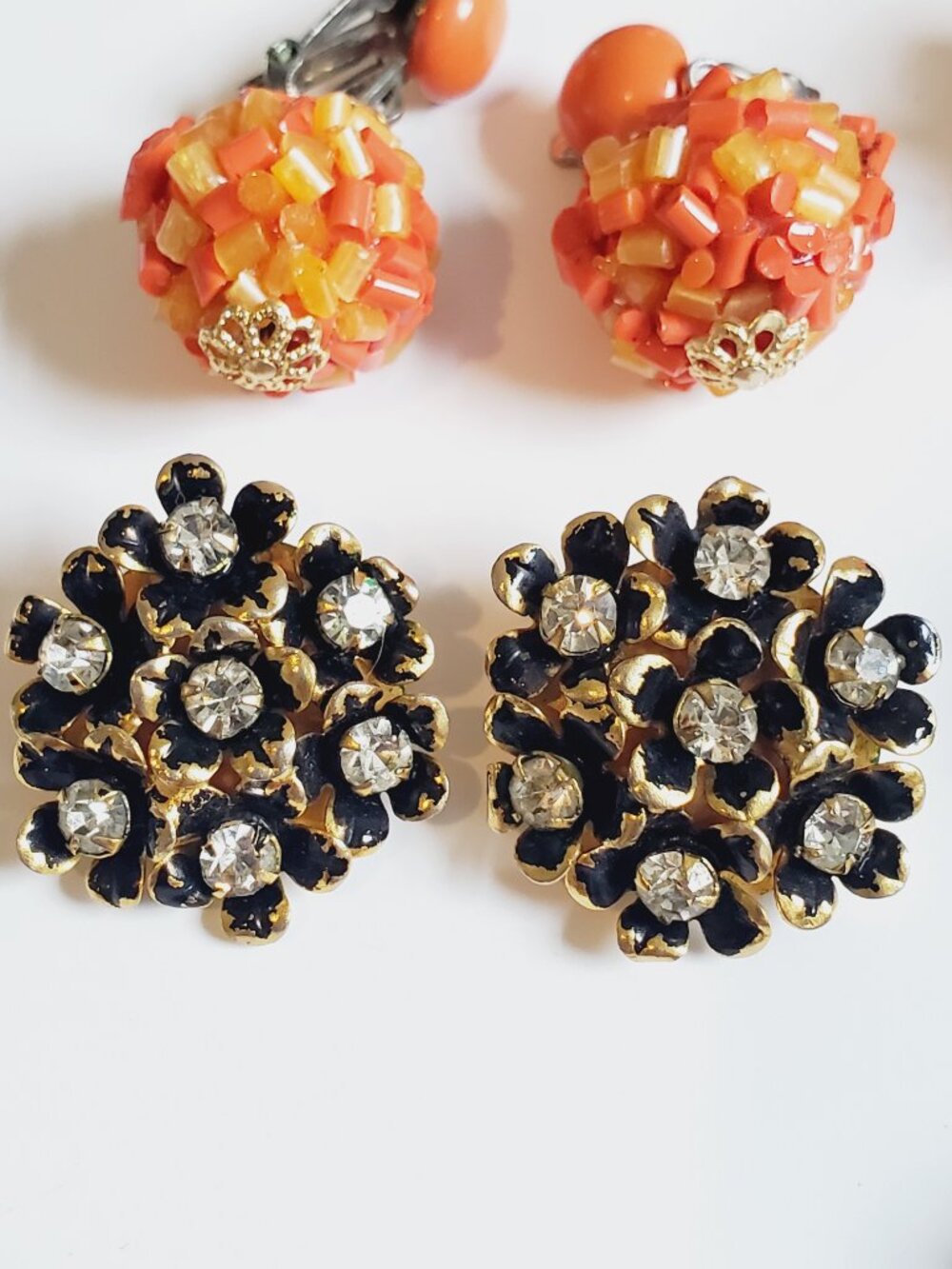 12 Pair of clip on Earrings, items # B 367-378, . wt. 144 grams,. - Picture 15 of 15